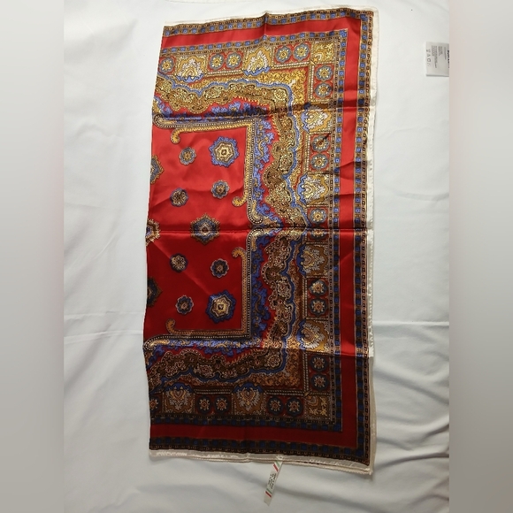 Red and Gold Patterned Scarf‎ - Picture 3 of 12